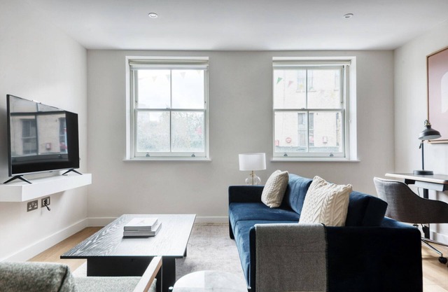 Modern Waterloo 1BR w/ open plan on Lower Marsh, by Blueground