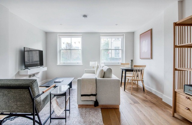 Modern Waterloo 1BR w/ open plan on Lower Marsh, by Blueground
