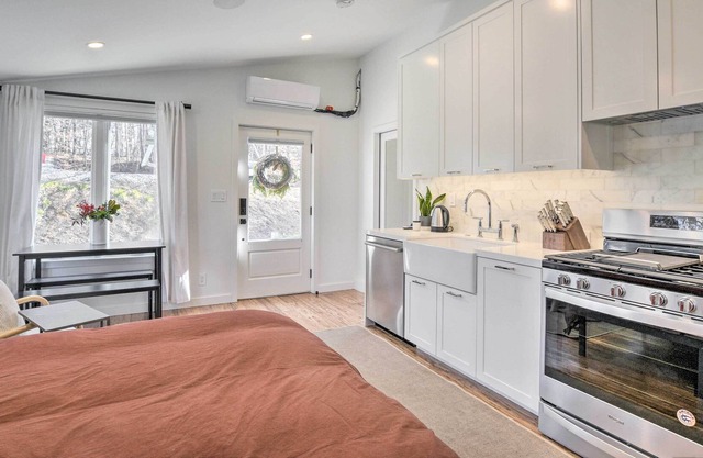 NEW! Modern Wellness Retreat on 5-Acre Micro Farm!
