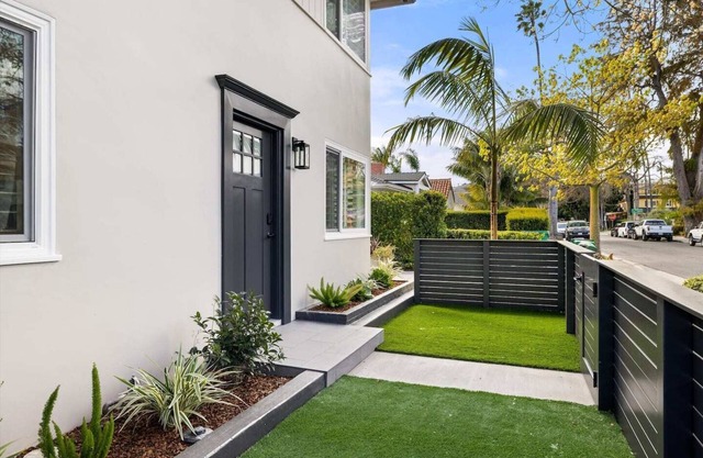 Modern West Beach Retreat