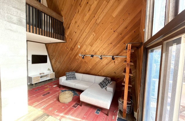Modern White Mt Base Camp A-Frame- Franconia, Littleton, Cannon, Bretton Woods
