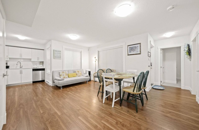Modern yet comfy 3 bed suite in Surrey