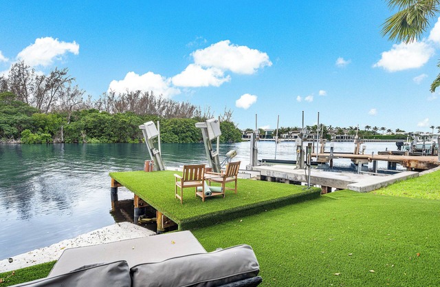 Modern Zen 2-2.5 Direct Intracoastal townhome blocks from the Beach in Deerfield