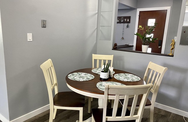 Modern Zen! 3 bdrm home-minutes from downtown