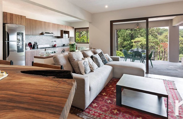 Moderna Villa con Hermosa Vista al Lago