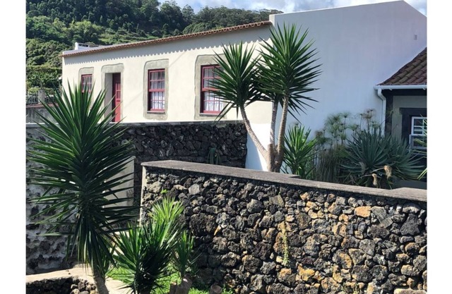 Modernly Equipped Country House, 5 minutes from Natural Swimming Pools
