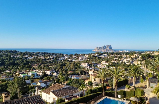 Modernly furnished, spacious property in Moraira with breathtaking sea views