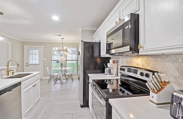 Modernly Styled Home - 30 minutes away from New Orleans Airport & Baton Rouge