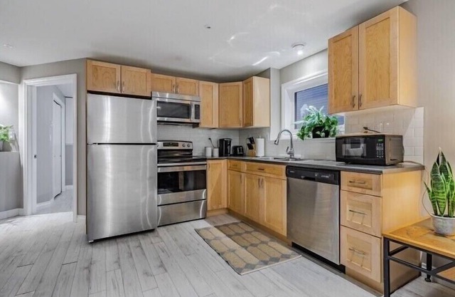 Modest & Peaceful Home-Stay ~ 55 “ TV Free Wifi
