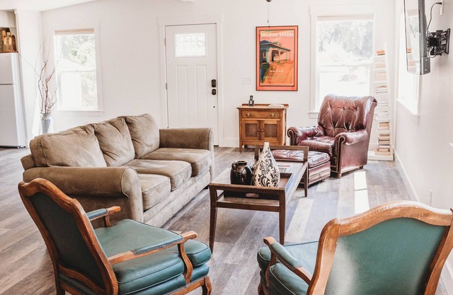 'Moe's Cabin' in the heart of Adelaida wine country