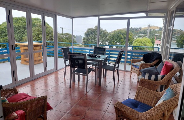 Moeraki village, family sized house stunning views, 50m to the beach.