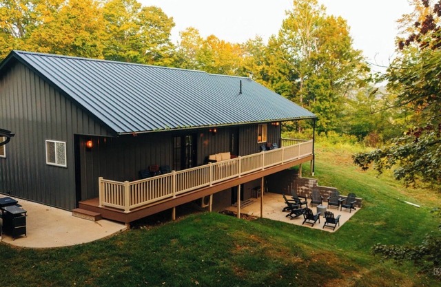 Mohican Forest Cabin Firepit Deck & Grill