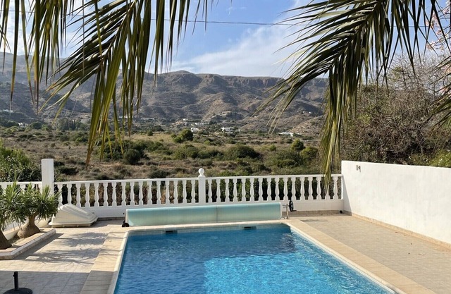 Mojacar, 2 mins walk to beach / restaurants, beautiful detached villa, own pool
