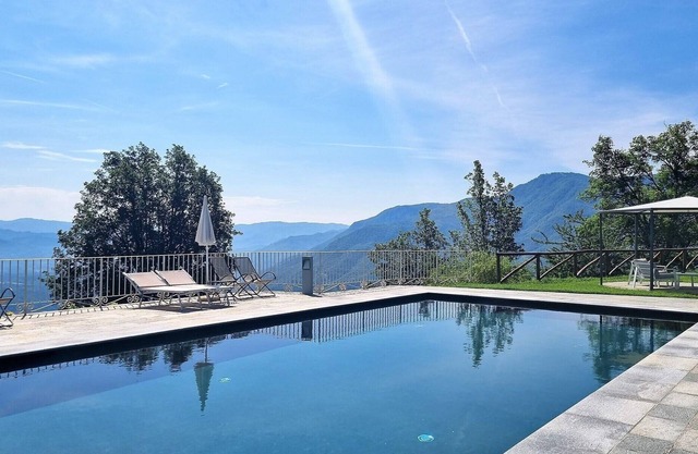 Perfekt für Gruppen, privater Pool,Aussicht, Restaurant zu Fuß erreichbar.