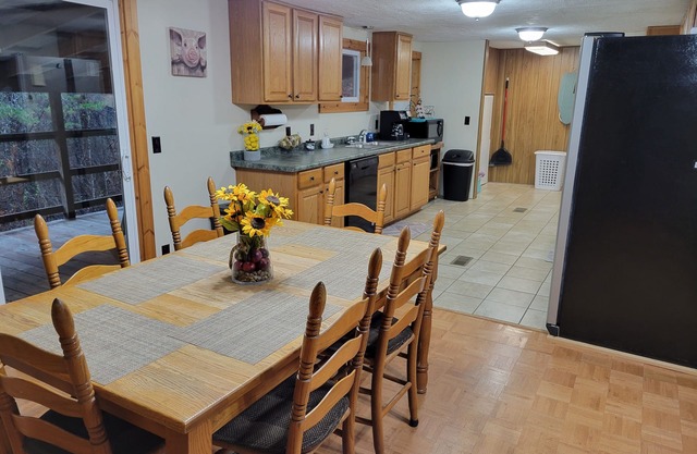 Mamas Höhle, Country Living Rentals-Highland, LLC