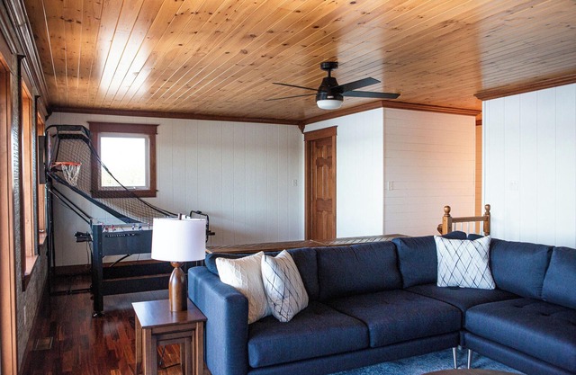 Moments Cottage | Waterfront Spa