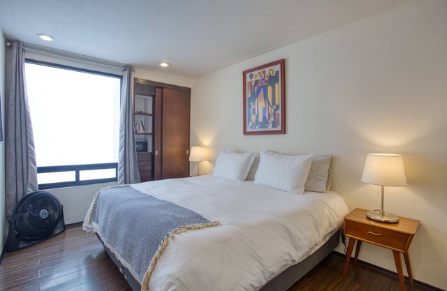 Mondrian 2 King BDRM 2 BTH Gym+Rooftop+Security in Condesa