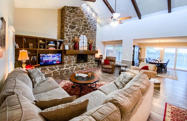 Monett Masterpiece: A Grand Stay in a Small Town