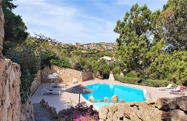 Monica Luxury House