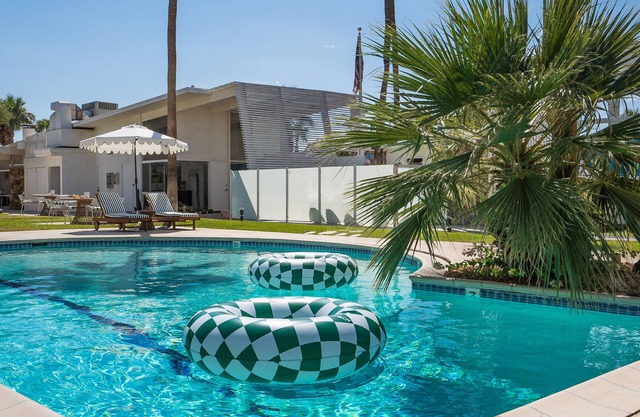 Monkey Tree Hotel 17 by AvantStay | Stylish Hotel in Palm Springs w/ Pool!