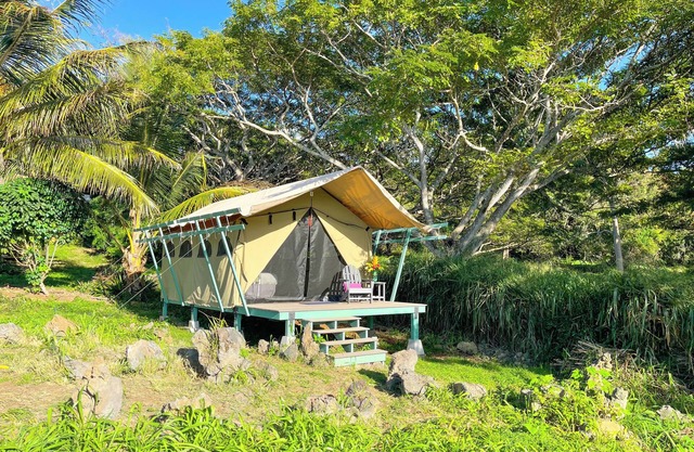 Monkeypod Canopy with Shared Bath and Common House