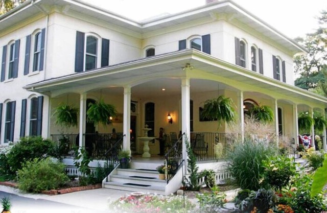 Monroe Manor Inn