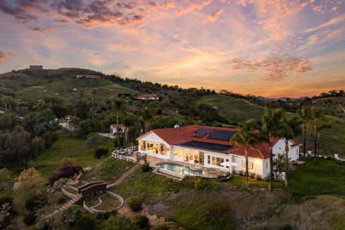 Monserate Wine Country w Infinity Pool Views