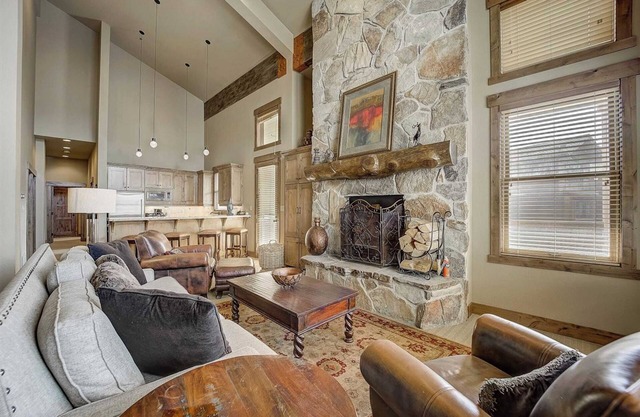Mont Cervin #32 by Avantstay Ski In Ski Out Home in Silver Lake Village w/ Hot Tub