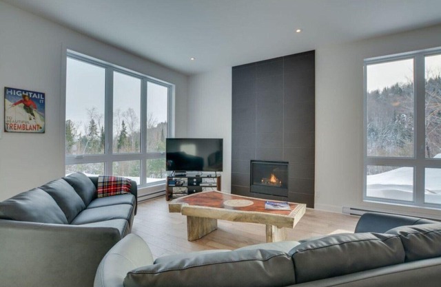 Mont Tremblant -Neu Gebaut Wunderschöne 2.300 SF zu vermieten! Pool / Whirlpool. Sehr privat!