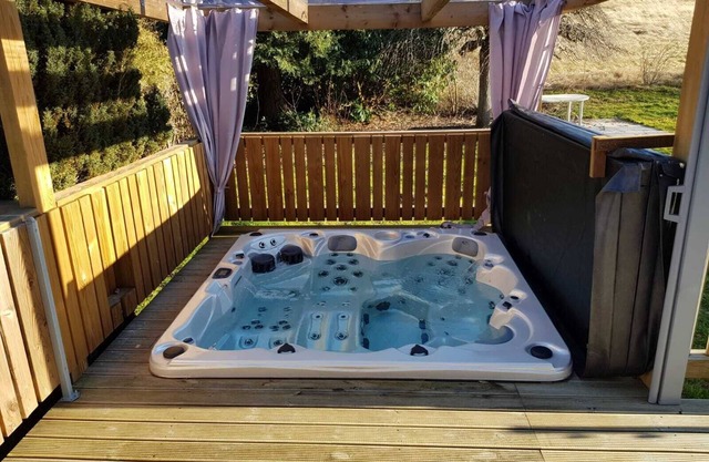 MONTAGNE-LAC & SPA (privater Whirlpool) (NEU)