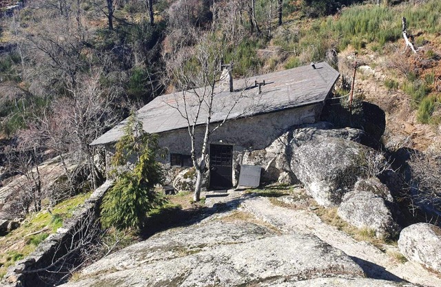 Montain House With River , Nature and Good Hiking Trails