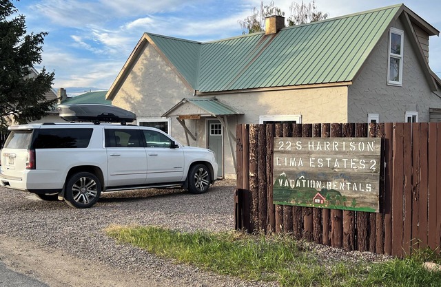 Montana House: 2 bedroom, 1 loft, 1 BR historic railroad house in Lima, Montana
