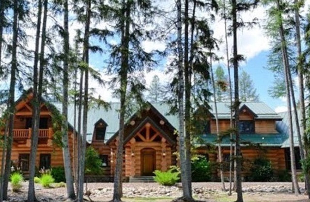 Montana Lakefront Luxury Home - Huge Private Estate on Quiet Lake!