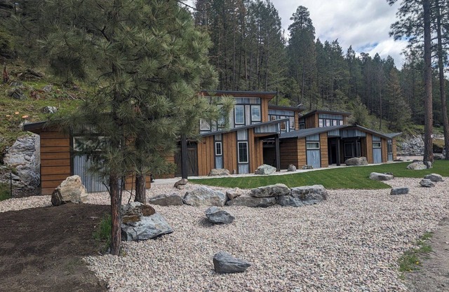Montana Ponderosa Cabin #2 Flathead Lk, and Glacier National Park