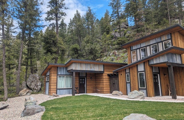 Montana Ponderosa Cabin #4- Walk to Flathead Lake, Short drive to Glacier Park