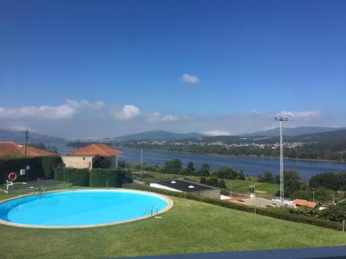 Montanha, rio e mar.
