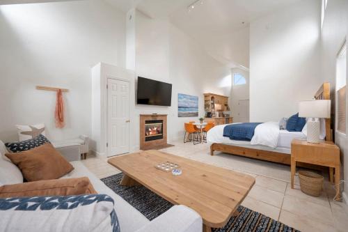Montara Penthouse Elevated Comfort Above Downtown Half Moon Bay