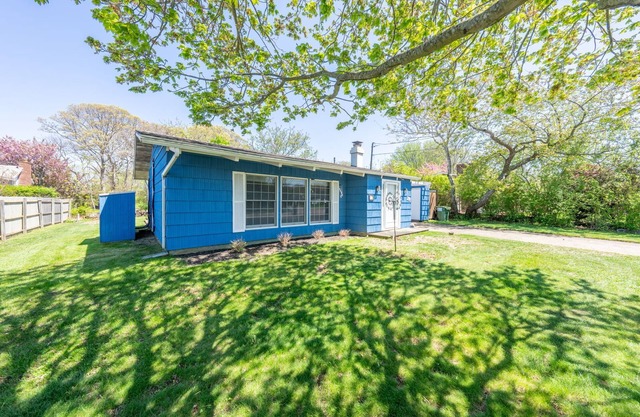 Montauk Escape—3BR, 2BA, Steps from the Beach, BBQ Grill, Patio, Outdoor Shower
