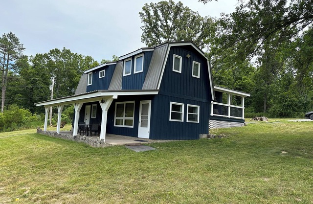 Montauk Nature Retreat - 3 miles to Montauk State Park on Acreage!!