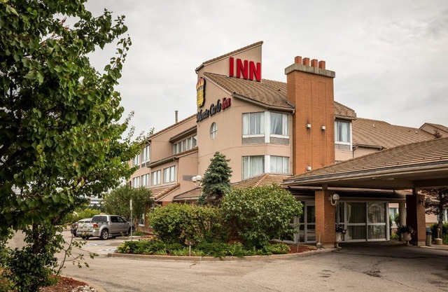 Monte Carlo Inn Oakville Suites