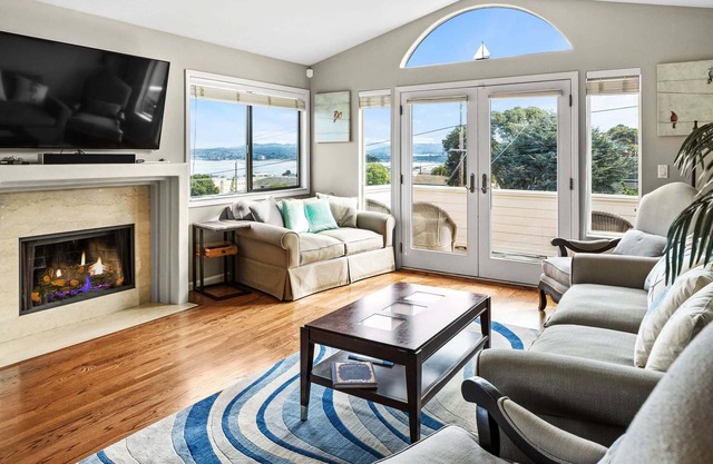 Monterey Bay Views: Spectacular Views - Walk to Cannery Row and the Aquarium