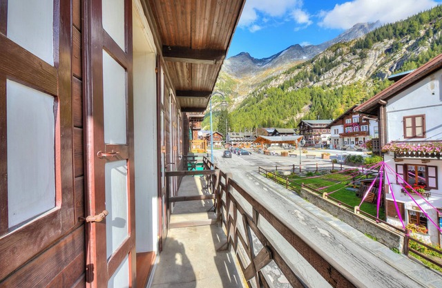 Monterosa Cozy Apartment 200m From Ski, Macugnaga, Italy