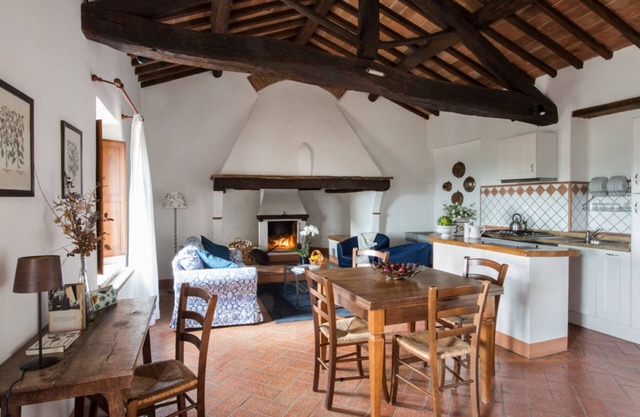 Montestigliano, ein authentisches Bauernhaus im Herzen der Toskana, ist eine Oase der Ruhe und Schönheit, die ihren Gästen edle Residenzen und eine bezaubernde Aussicht bietet