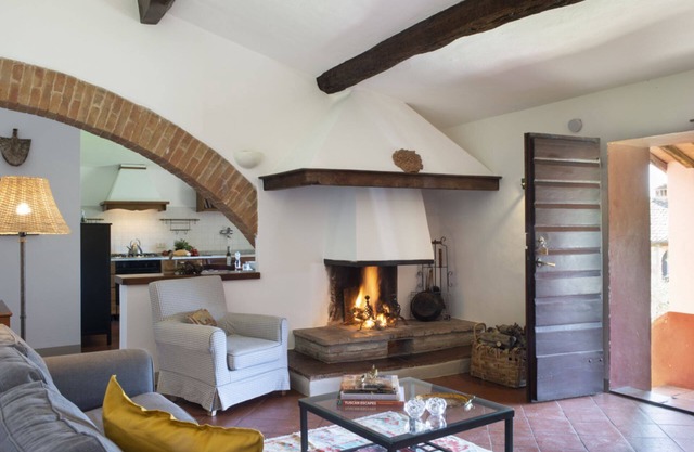Montestigliano, ein authentisches Bauernhaus im Herzen der Toskana, ist eine Oase der Ruhe und Schönheit, die ihren Gästen edle Residenzen und eine bezaubernde Aussicht bietet