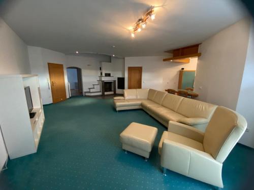 Monteurwohnung , 4 Schlafzimmer, 130qm, Balkon, einzige Wohneinheit im Haus, Parkplatz