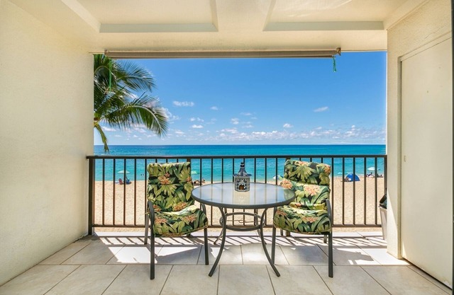ATEMBERAUBENDER AUSBLICK! RECHT AUF DEM BESTEN STRAND! Pool, Whirlpool, Tennis, KOSTENLOS PKG / WFi