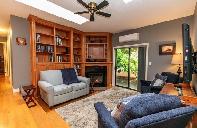 Monthly Furnished North Saanich Haven: 2BR Retreat