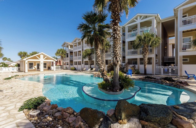 Monthly Rates 3 Bedroom w/Pool! Optional Golf Cart