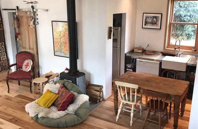 Helles, modernes Haus mit Parkplatz und Garten in der Innenstadt von Crested Butte