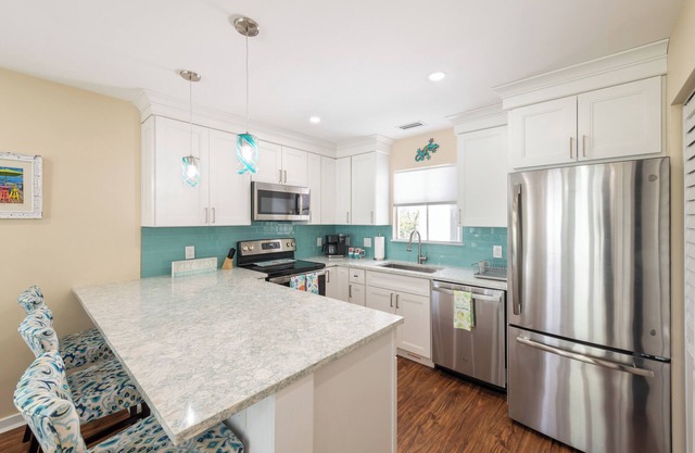 MONTHLY RENTAL on Iconic Duval Street!!
